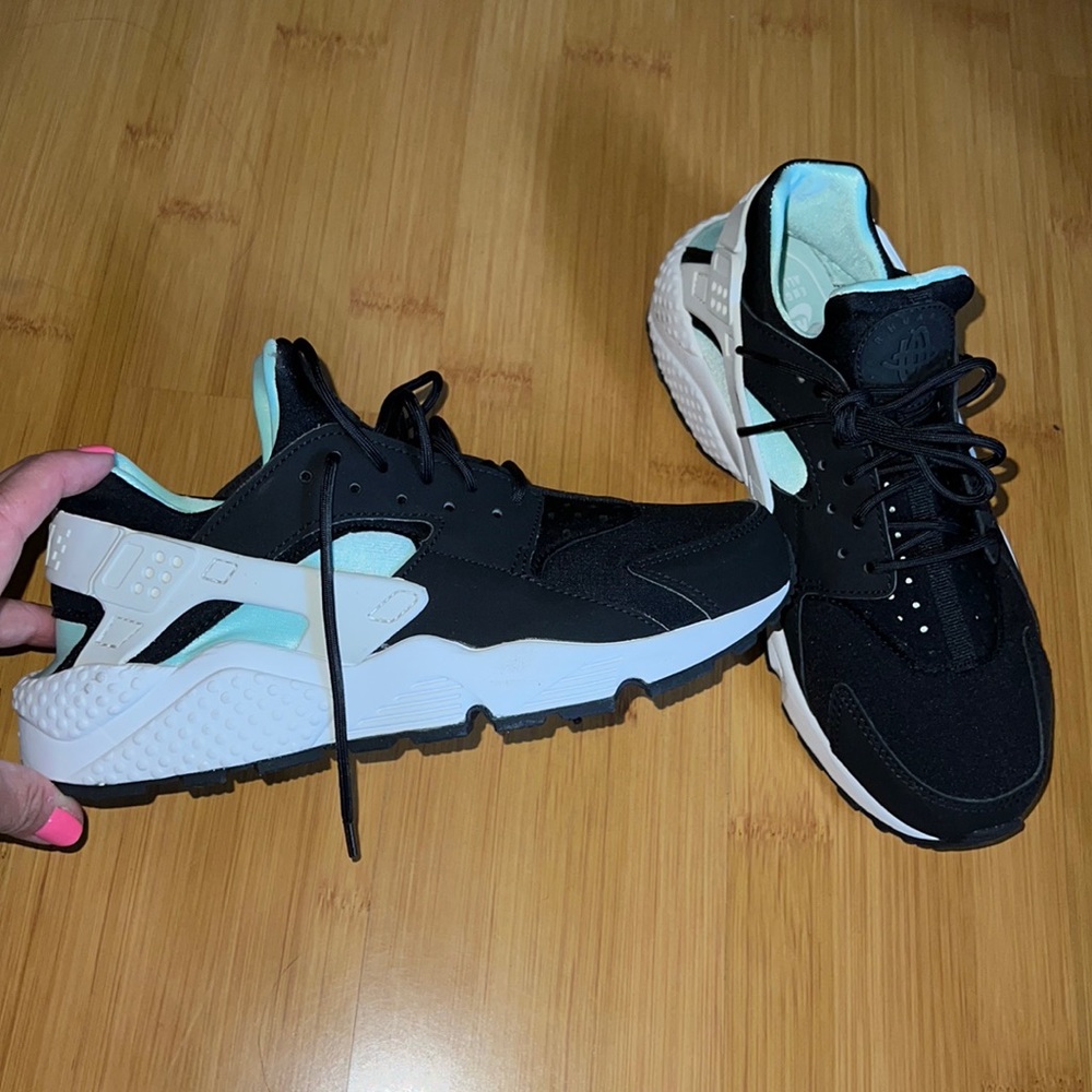 Nike huaraches black and blue size 8